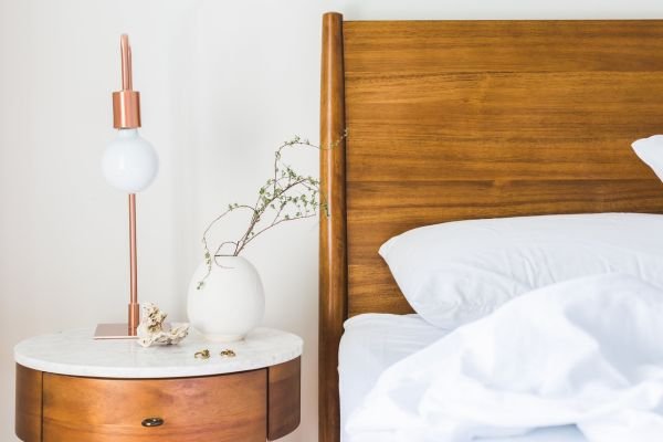 How to Decorate Bedside Table