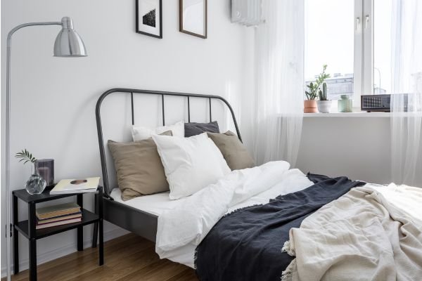 What Nightstands Go With Metal Bed Frame