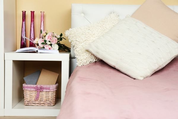 How to Decorate Nightstands